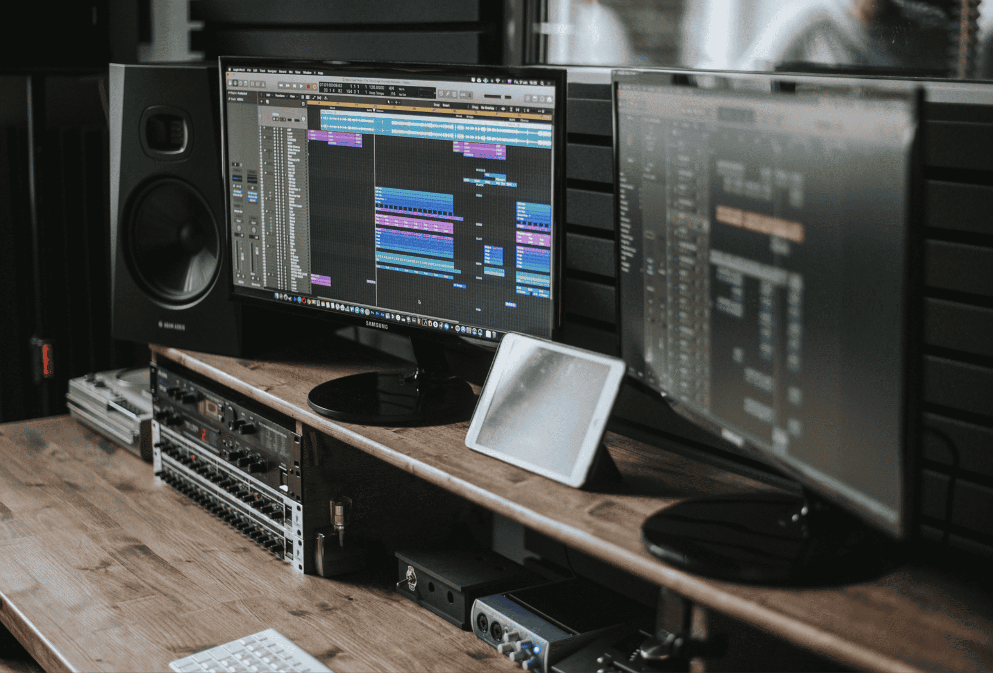 The Dangers of Ignoring Dark Mode in UIUX Design